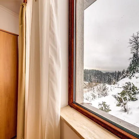Alpine Haven 2-bedroom Escape, By Flat Mаnager 潘波洛沃